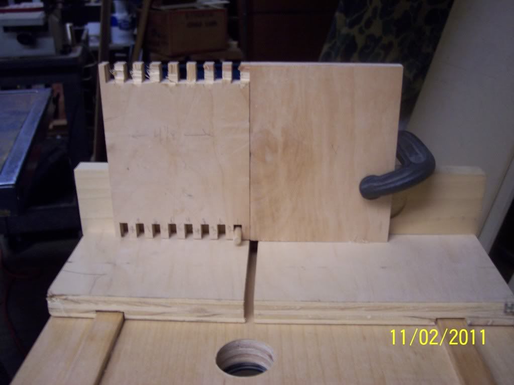 box joint jig,finger-joint jig,shop made woodworking jigs/image.jpg