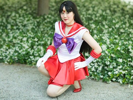 zu Deutsch Schöne Mädchenkriegerin Sailor Moon Geist des Feuers Cosplay zu Deutsch Schöne Mädchenkriegerin Sailor Moon Geist des Feuers Cosplay