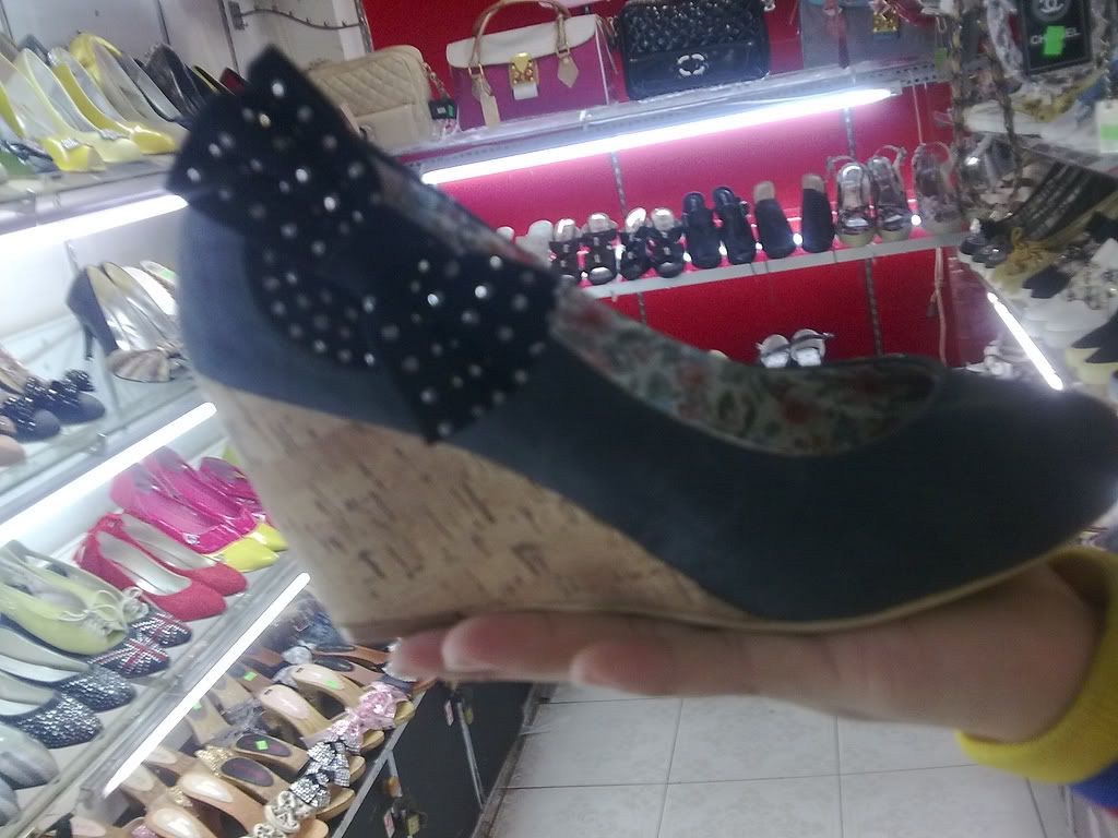 cần tìm gấp Giày Búp Bê - ( có hình ) - ai biết ở đâu bán chỉ dùm em..Em cám ơn nhiều