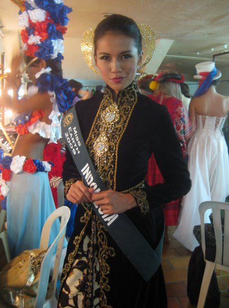 Penampilan Nadine Zamira Syarief di ajang Miss Earth 2009