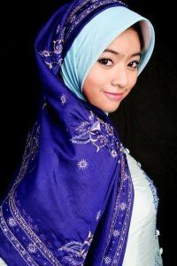Qory, Putri Indonesia 2009 ketika menggunakan busana muslim Qory, Putri Indonesia 2009 ketika menggunakan busana muslim