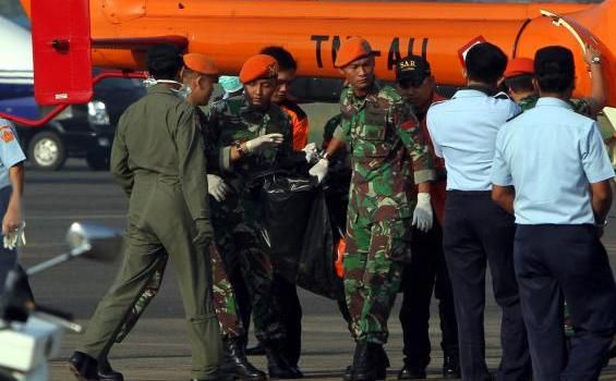 [imagetag] Jenazah korban kecelakaan pesawat Sukhoi Superjet 100 dari Bogor