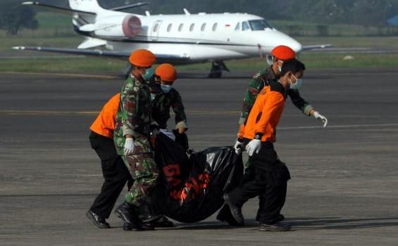 [imagetag] Jenazah korban kecelakaan pesawat Sukhoi Superjet 100 dari Bogor