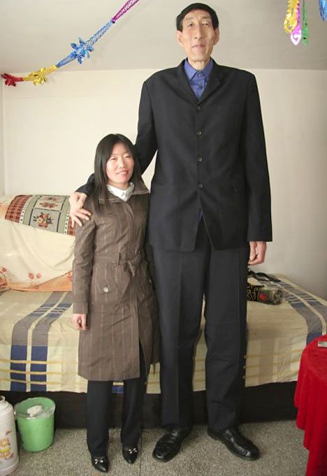 Bao Xishun dari Mongolia juga pernah tercatat sebelum Leonid sebagai manusia tertinggi du bumi