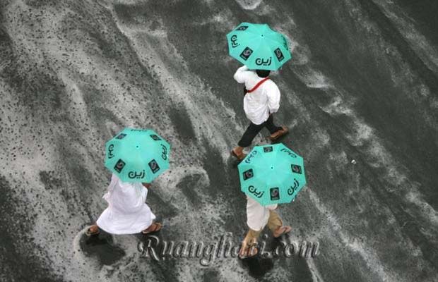Foto-foto puncak pelaksanaan ibadah haji, wukuf di Arafah dan melontar Jumrah di Mina "foto ibadah haji"