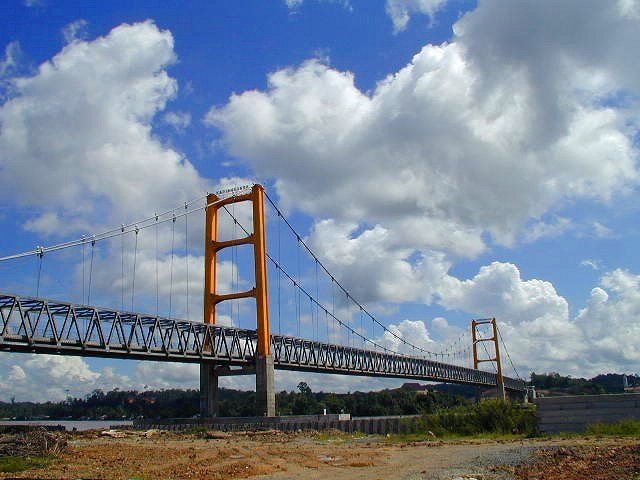 Foto Jembatan Tenggarong Sungai Mahakan Sebelum Runtuh