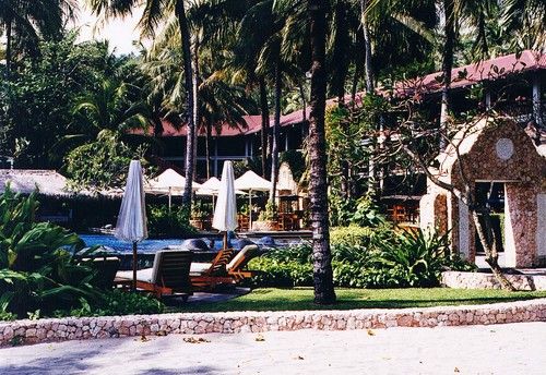Indah dan nyaman, salah satu fasilitas akomodasi di wilayah Pantai Senggigi (Sheraton Resort)