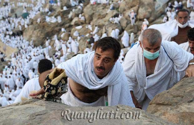 Foto-foto puncak pelaksanaan ibadah haji, wukuf di Arafah dan melontar Jumrah di Mina "foto ibadah haji"