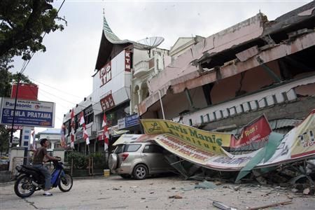 Foto-foto gempa Padang dan Jambi