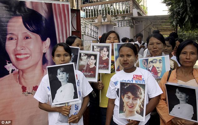 Aung San Su Kyi dibebaskan