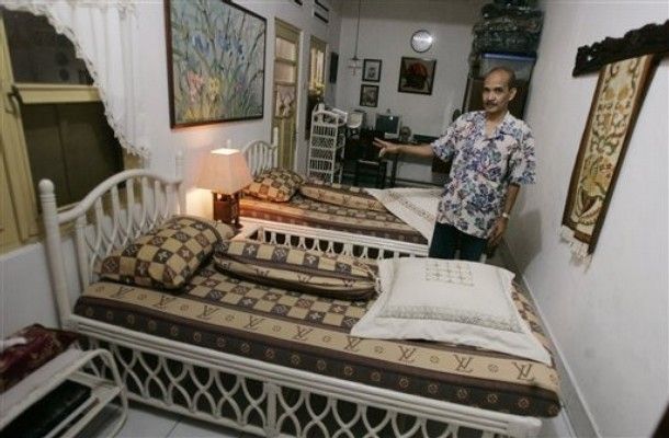 Inilah kamar tidur Berry panggilan akrab Obama saat tinggal di   Jakarta selama 4 tahun 40 tahun silam