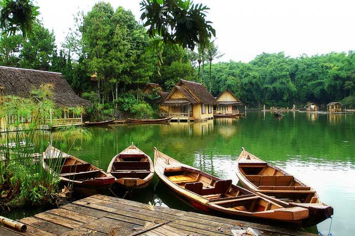 Romantic Places in Indonesia - Sampireun Garut West Java village