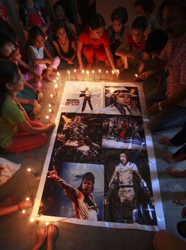Di Jammu India para penggemar berat Raja Pop ini menggelar doa  bersama untuk sang Idola mereka