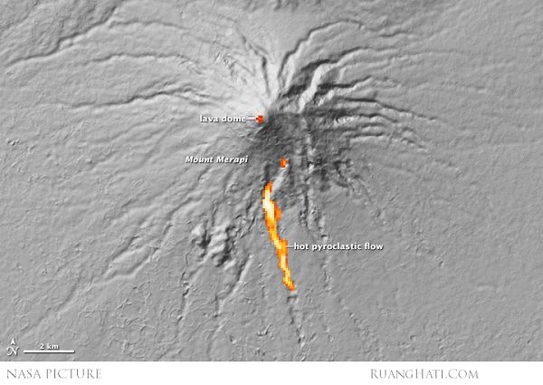 Letusan Merapi tampak dari kamera NASA