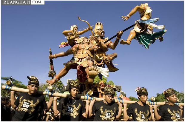 Ritual upacara keagamaan menjelang perayaan Tahun Baru Saka (Hari Nyepi) yang diliput Media Masa Internasional