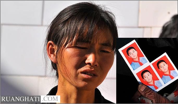 Zhang Yuanhong ibu dari 
sang korban, dan inset foto tang tang anak 11 tahun korban yang diambil 
otaknya