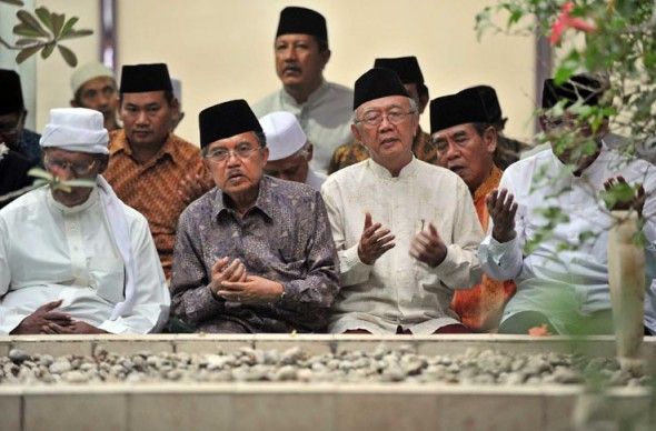Kompleks Pemakaman Keluarga Gus Dur (KH Wachid Hasyim dan KH Hasyim Ashari) Kompleks Pemakaman Keluarga Gus Dur (KH Wachid Hasyim dan KH Hasyim Ashari)