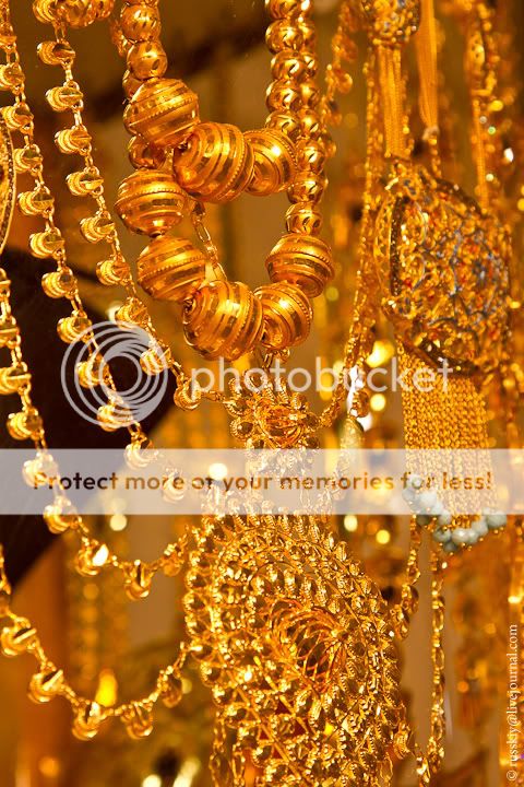 Слушать арабское золото. Цепочки Дубайский золотой рынок. Золотой рынок в Дубае. Арабское золото. Арабские украшения из золота.